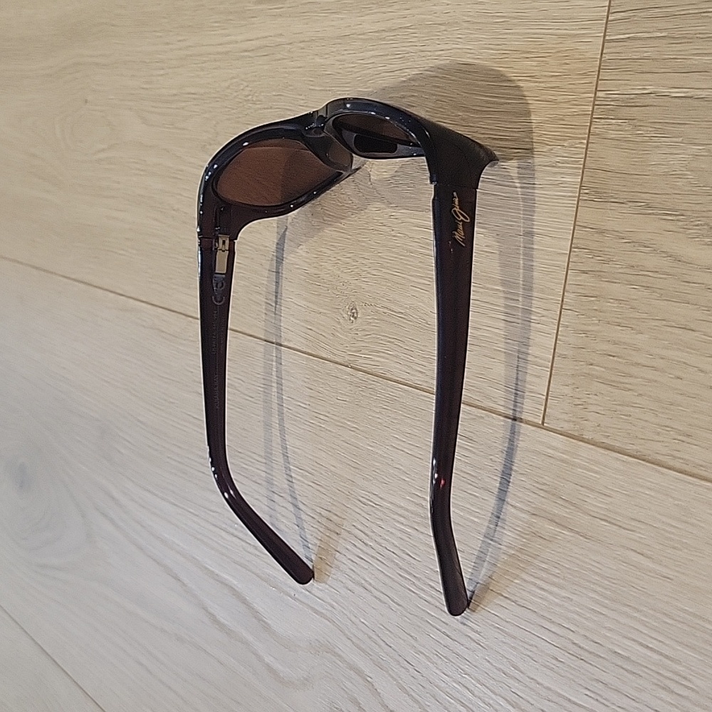 Maui Jim Kuiaha Bay Sunglasses with glasses case